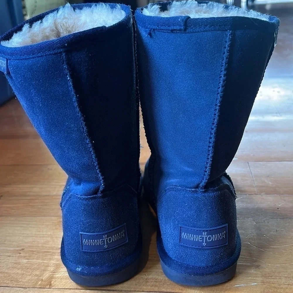 Minnetonka Women's Olympia Sheepskin / Wool Short Boot Elegance Indigo Size 9 - Picture 3 of 8